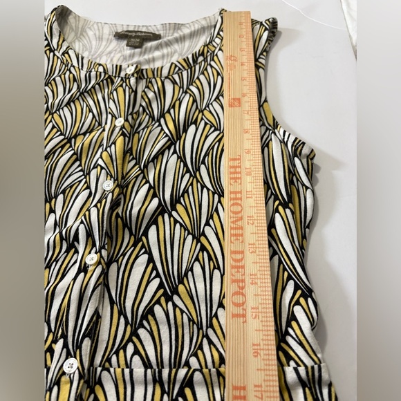 Tommy Bahama Sleeveless, button-front midi dress with a tie belt. Fan print. M - Picture 13 of 14